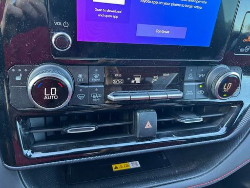 Certified 2024 Toyota Highlander XSE FWD image 28