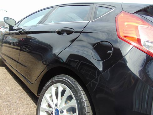 Used 2017 Ford Fiesta Titanium image 16