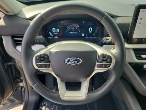 Used 2025 Ford Explorer Active w/ Active Comfort Package RWD image 28