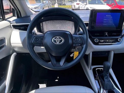 Used 2025 Toyota Corolla Cross L FWD image 7