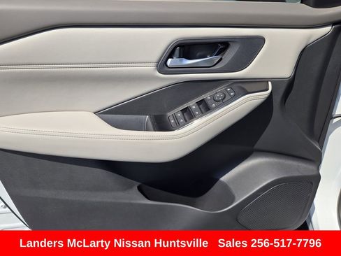 Used 2026 Nissan Rogue SV FWD image 22
