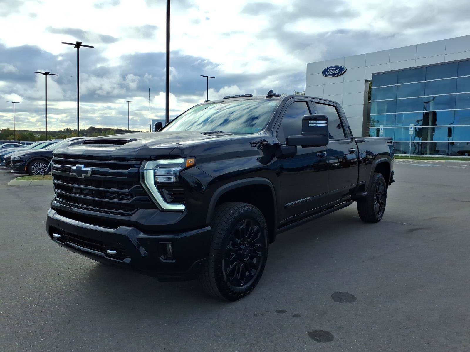 Used 2026 Chevrolet Silverado 2500 High Country w/ High Country Premium Package AWD/4WD image 7