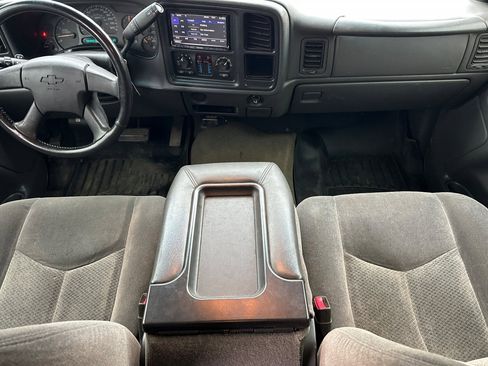 Used 2006 Chevrolet Silverado 2500 LT w/ Heavy-Duty Power Package image 13