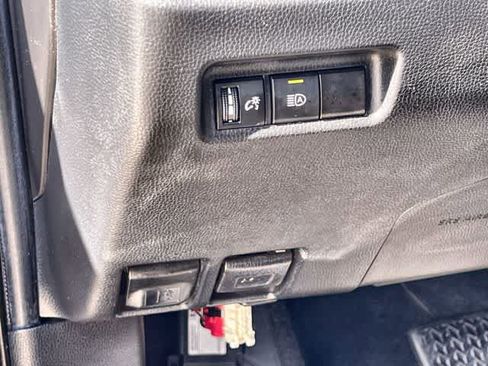 Used 2020 Toyota RAV4 XLE image 29