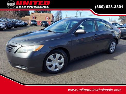 Used 2008 Toyota Camry LE image 1