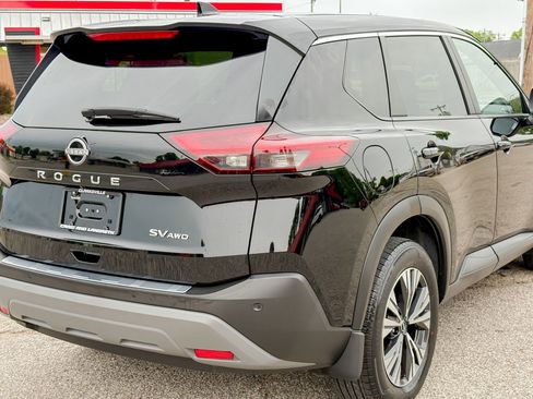 Used 2023 Nissan Rogue SV AWD/4WD image 16