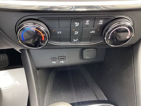 Used 2025 Buick Encore GX Preferred AWD/4WD image 22