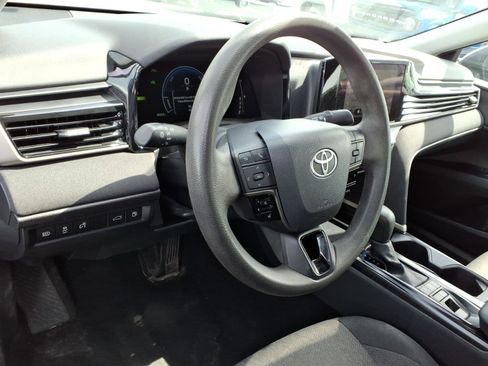 Used 2025 Toyota Camry LE FWD image 9