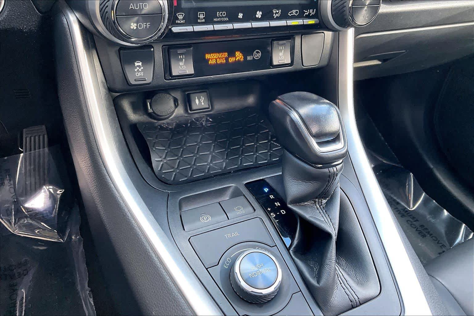 Used 2019 Toyota RAV4 XSE AWD/4WD image 36