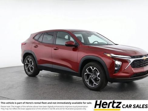 Used 2025 Chevrolet Trax LT FWD image 1