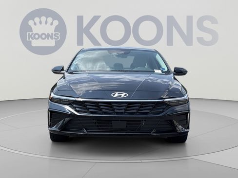 Used 2025 Hyundai Elantra Limited FWD image 11