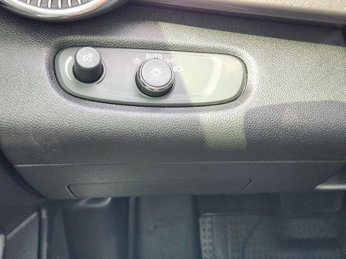 Used 2025 Chevrolet Trax ACTIV w/ Sunroof Package FWD image 19