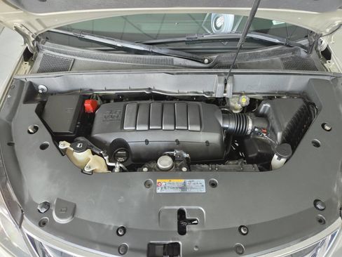 Used 2015 Chevrolet Traverse LT w/ Style and Technology Package FWD image 39