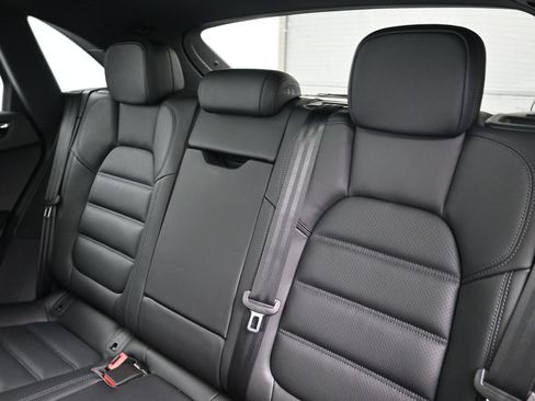 Used 2026 Porsche Macan AWD/4WD image 6
