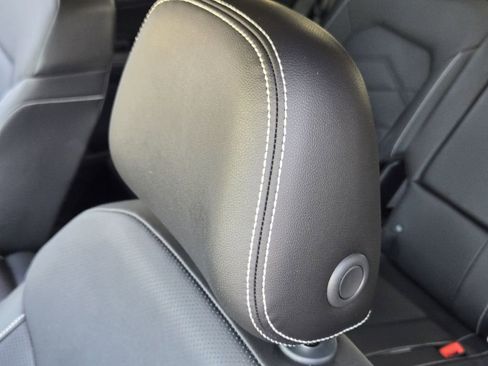 Used 2024 Volkswagen Atlas SE image 16