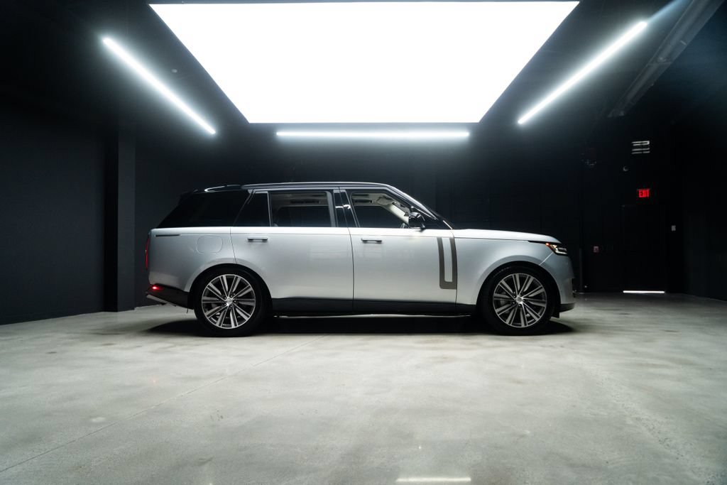 Used 2023 Land Rover Range Rover Long Wheelbase SE AWD/4WD image 9