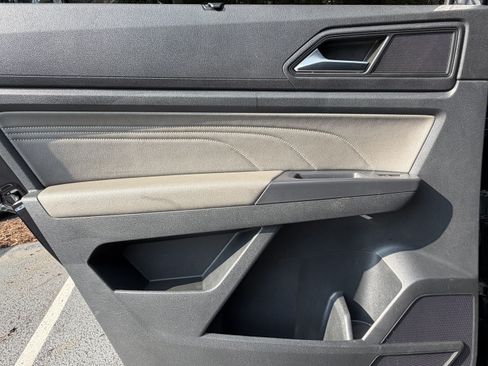 Used 2021 Volkswagen Atlas SE w/ Panoramic Sunroof Package FWD image 30