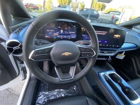New 2026 Chevrolet Equinox EV LT AWD/4WD image 11
