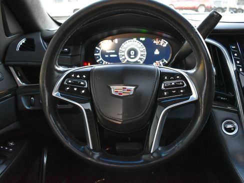 Used 2018 Cadillac Escalade Platinum image 12
