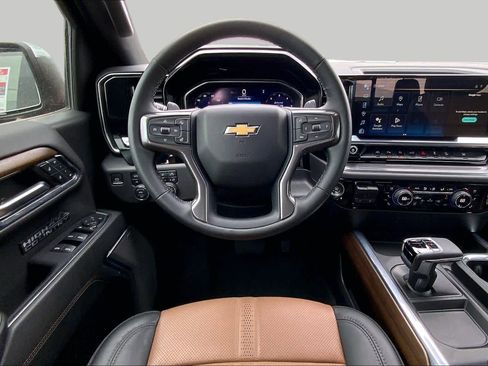 Used 2024 Chevrolet Silverado 1500 High Country w/ Z71 Off-Road Package AWD/4WD image 6