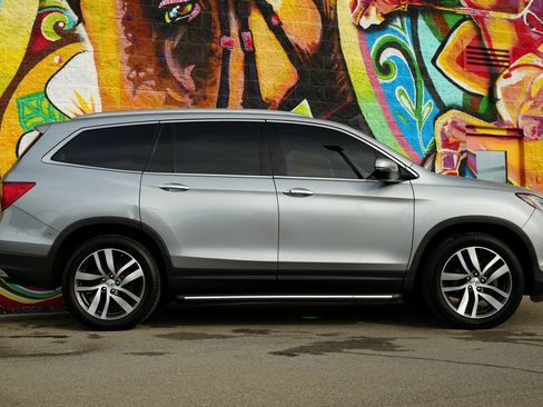 Used 2017 Honda Pilot Elite image 7