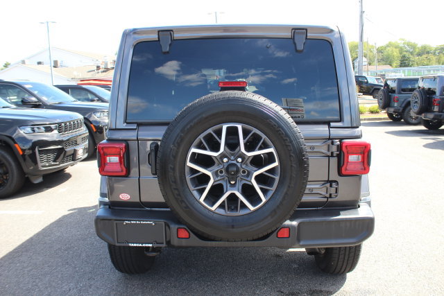 Used 2025 Jeep Wrangler Unlimited Sahara AWD/4WD image 28
