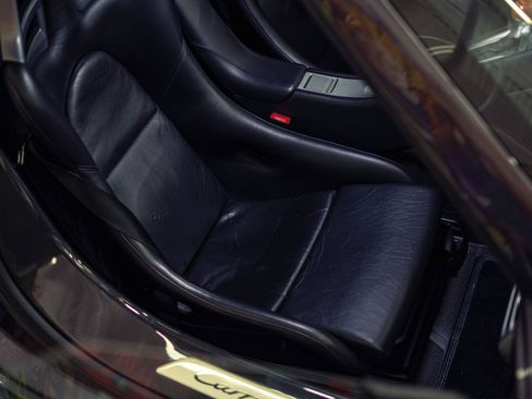 Used 2005 Porsche Carrera GT RWD image 27
