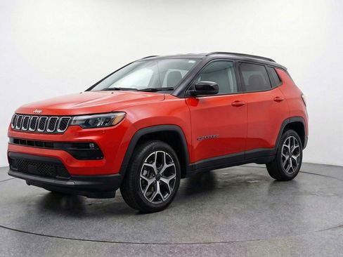 Used 2025 Jeep Compass Limited AWD/4WD image 3