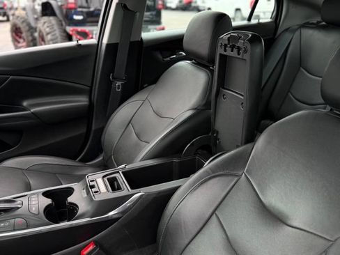 Used 2018 Chevrolet Volt Premier w/ Driver Confidence Package FWD image 30