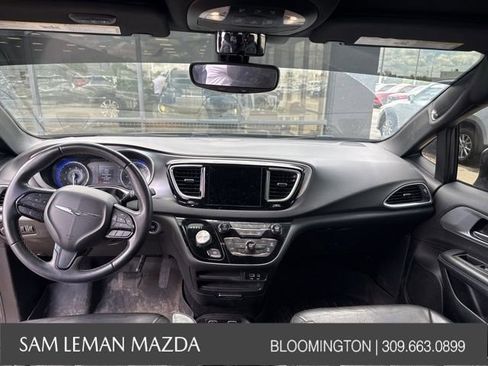 Used 2018 Chrysler Pacifica Touring-L FWD image 15