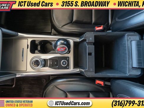 Used 2022 Ford Explorer XLT w/ Equipment Group 202A AWD/4WD image 23
