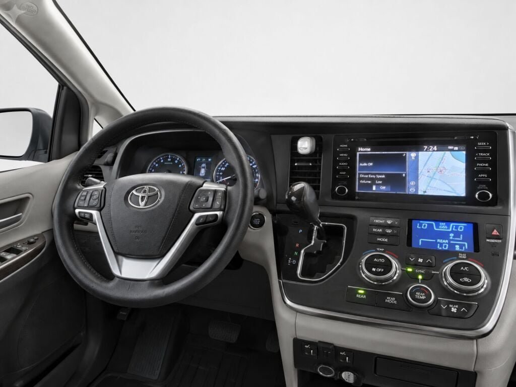 Used 2019 Toyota Sienna XLE w/ XLE Navigation Package AWD/4WD image 15