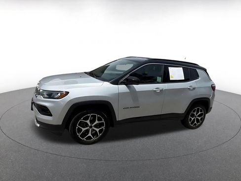 Used 2025 Jeep Compass Limited AWD/4WD image 8