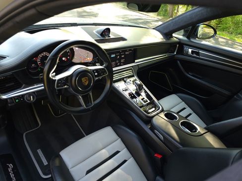 Used 2020 Porsche Panamera 4S image 2
