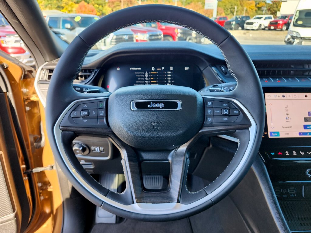 Used 2026 Jeep Grand Cherokee Limited AWD/4WD image 29