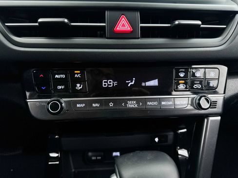 Certified 2024 Kia Seltos EX FWD image 25