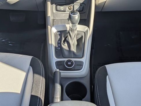 Used 2025 Hyundai Venue SEL FWD image 19