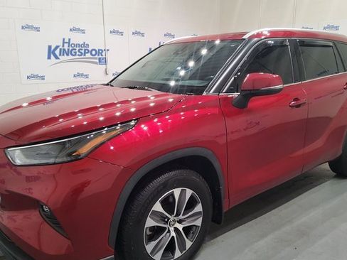 Used 2022 Toyota Highlander XLE image 6