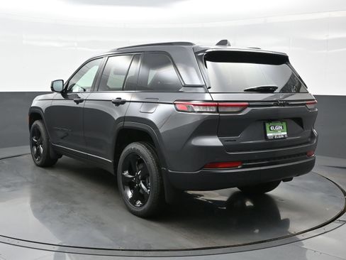 New 2025 Jeep Grand Cherokee Altitude AWD/4WD image 4