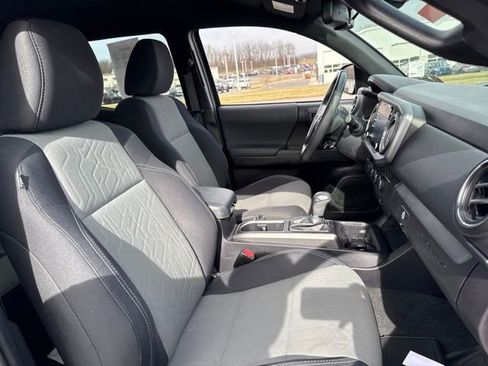 Used 2021 Toyota Tacoma TRD Off-Road w/ Technology Package image 13