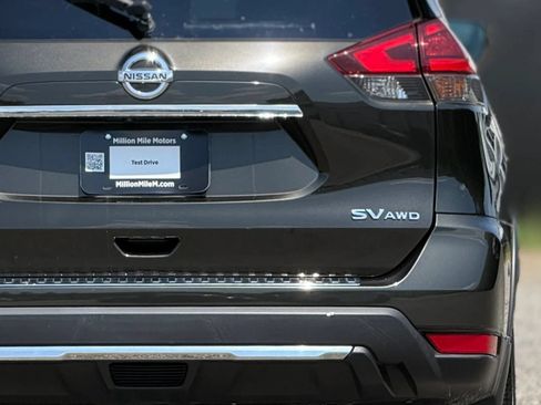 Used 2017 Nissan Rogue SV w/ Sun & Sound Touring Package AWD/4WD image 14