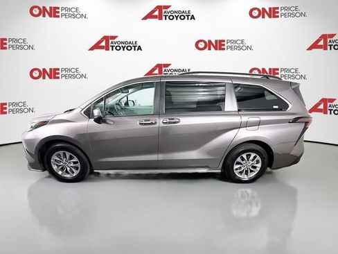 Used 2024 Toyota Sienna XLE image 4