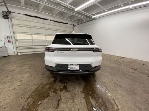 Used 2025 Chevrolet Equinox EV LT w/ Convenience Package image 5