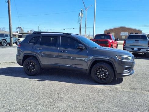 Used 2023 Jeep Cherokee Altitude Lux image 2