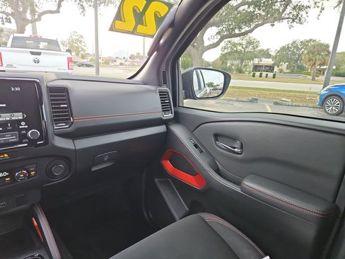 Used 2022 Nissan Frontier Pro-X image 10