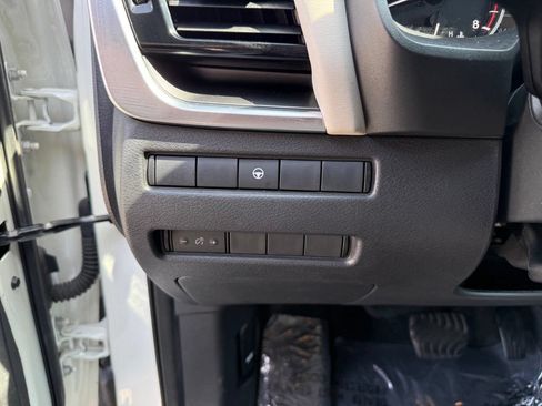 Used 2023 Nissan Rogue SV FWD image 6