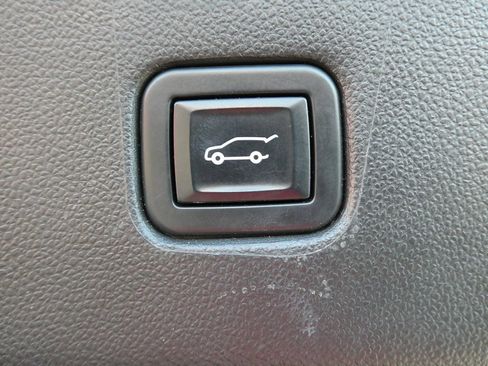 Used 2023 Chevrolet Blazer LT image 18