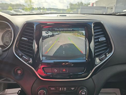 Used 2019 Jeep Cherokee Limited AWD/4WD image 23