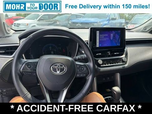 Used 2023 Toyota Corolla Cross XLE w/ Convenience Package AWD/4WD image 33