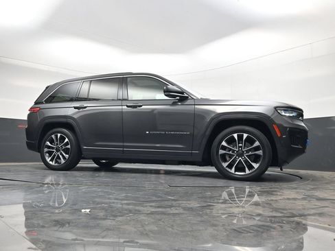 Used 2023 Jeep Grand Cherokee Overland w/ Advanced Protech Group III AWD/4WD image 37